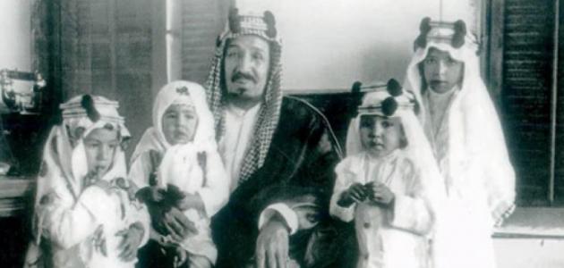كم عدد أبناء الملك عبدالعزيز الذين تولوا الحكم؟ من هو الملك الذي تولى الحكم بعد أن توفى الملك عبد العزيز؟ 1 كم عدد أبناء الملك عبدالعزيز الذين تولوا الحكم