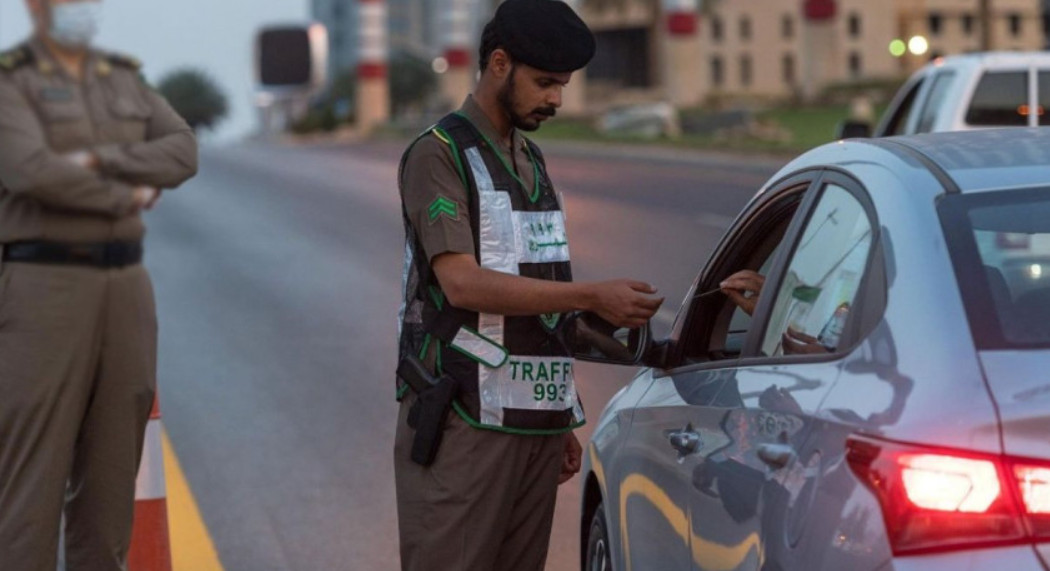 المرور السعودي يكشف عن مخالفة غرامتها تصل إلى 900 ريال