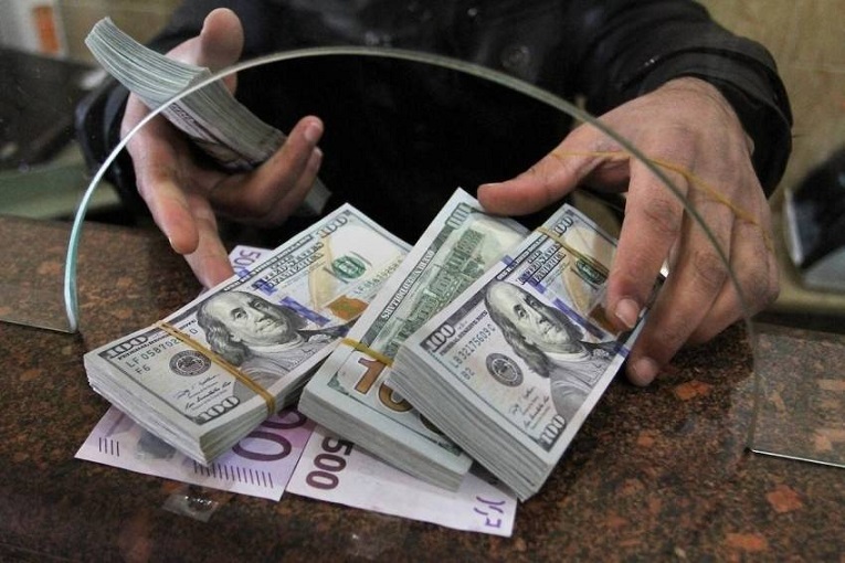 الجنيه يحافظ على قيمته أمام الدولار | استقرار سعر الدولار اليوم في مصر والبنوك تعلن... 1 الجنيه يحافظ على قيمته أمام الدولار