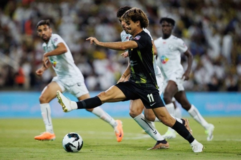 اللاعب يحسم موقف ونادي الاتحاد يعلن عن قراره بشأنه كامل