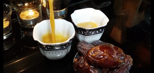 القهوة القصيمية بالقرنفل والزعفران والهيل | طريقة عمل القهوة السعودية بخلطة القصيم على أصولها مع سر الخلطة 1 طريقة عمل القهوة السعودية بخلطة القصيم على أصولها مع سر الخلطة