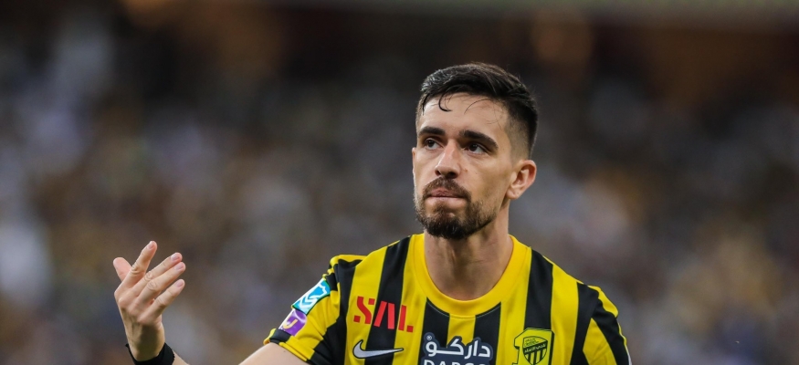 “فلتفعل ما تريد المهم أعيش ما هدوء”! كورونادو يفاجئ الجماهير برحيله عن العميد بـ 48 حقيبة