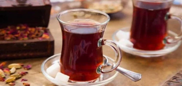 لماذا يمنع شرب الشاي بعد تناول الطعام مباشره؟! عادة خطيرة جدا