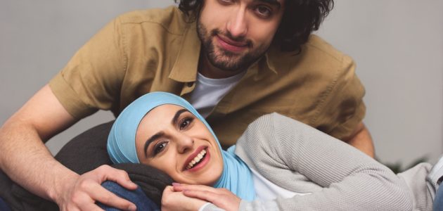 هل تفطر المرأة إذا داعبها زوجها ونزلت في نهار رمضان؟ دليل من السُنة 1 المرأة إذا داعبها زوجها ونزلت
