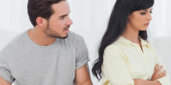 خطيبي يبي يلمسني كيف أتصرف معه؟ 1 خطيبي يبي يلمسني كيف أتصرف معه؟
